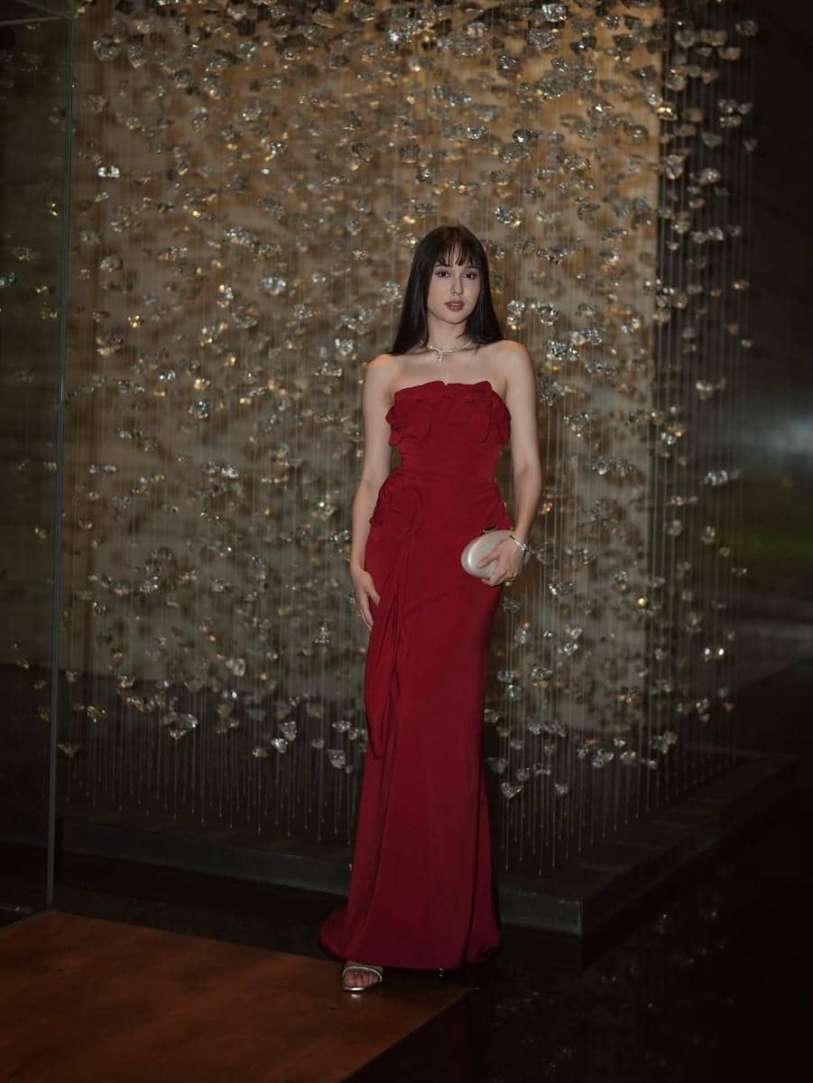 gaya outfit dress ala Yasmin Napper