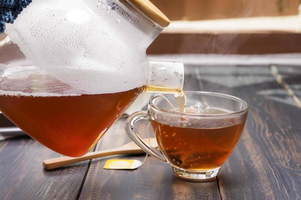 ilustrasi teh chamomile madu hangat