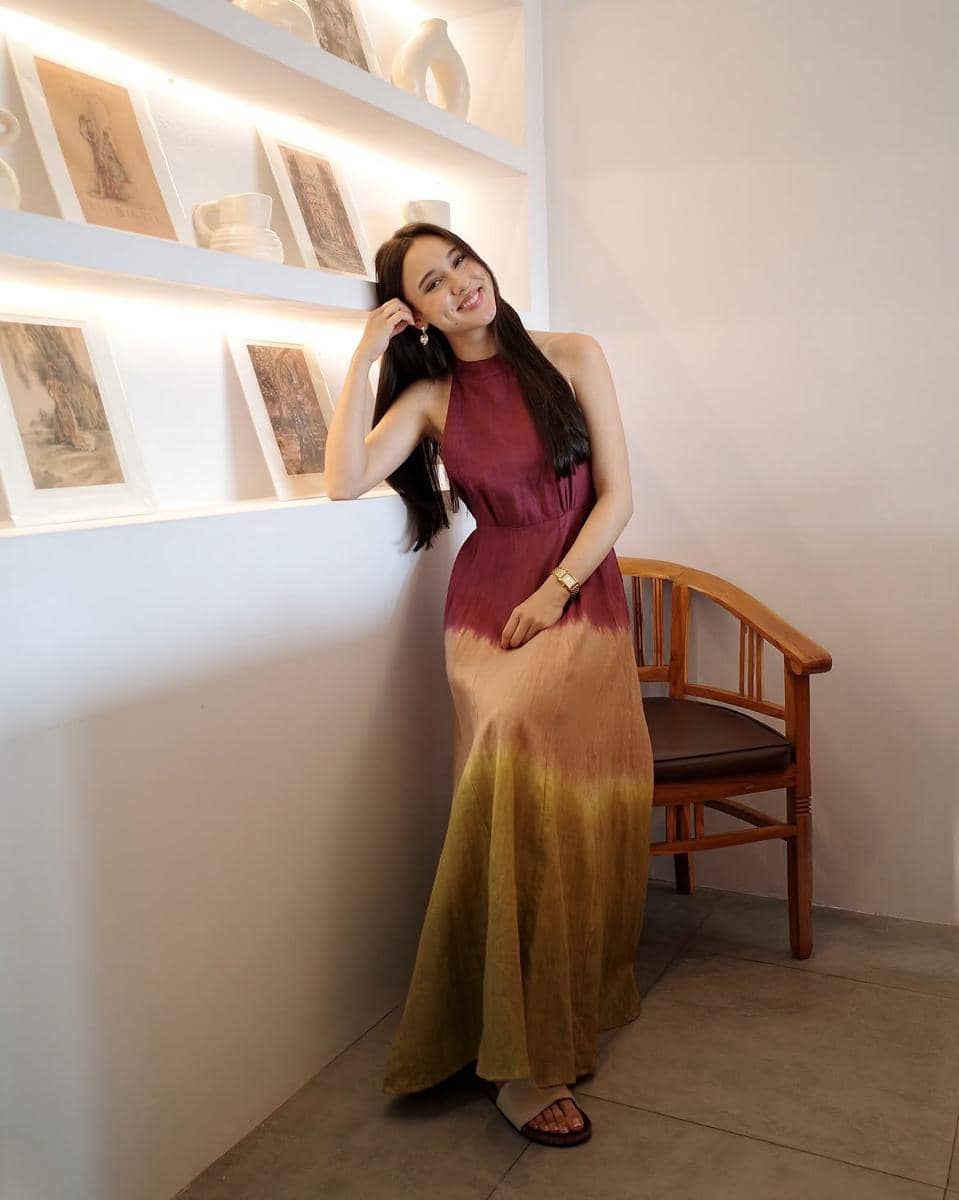 gaya outfit dress ala Yasmin Napper