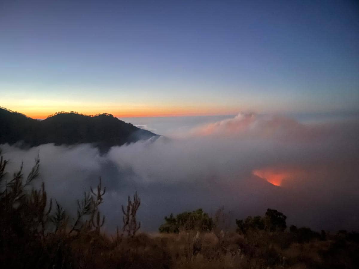 Api Kembali Mengancam Rinjani, Puncak Setampol Terbakar
