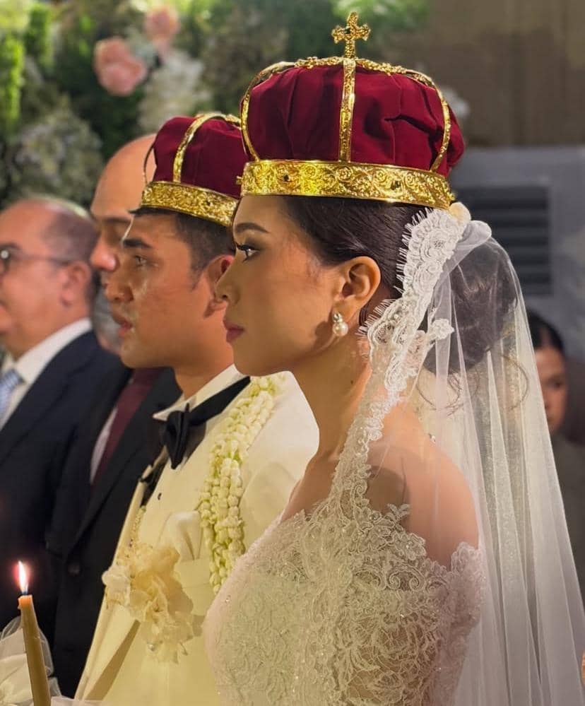 Momen pemberkatan pernikahan Axel Matthew Thomas, putra Jeremy Thomas, dalam unggahan Instagram Valerie Thomas.
