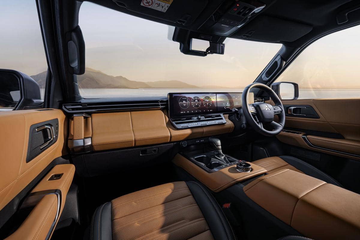 Tampilan interior All-New Pajero dengan desain kabin modern serta elemen tata ruang kendaraan Mitsubishi.