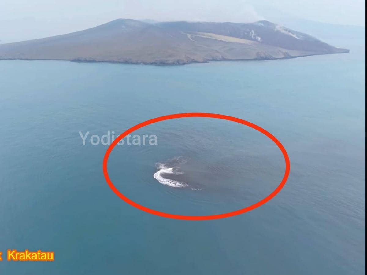 Pasca Erupsi, Daratan Baru 30 Haktere Muncul di Sekitar Anak Krakatau