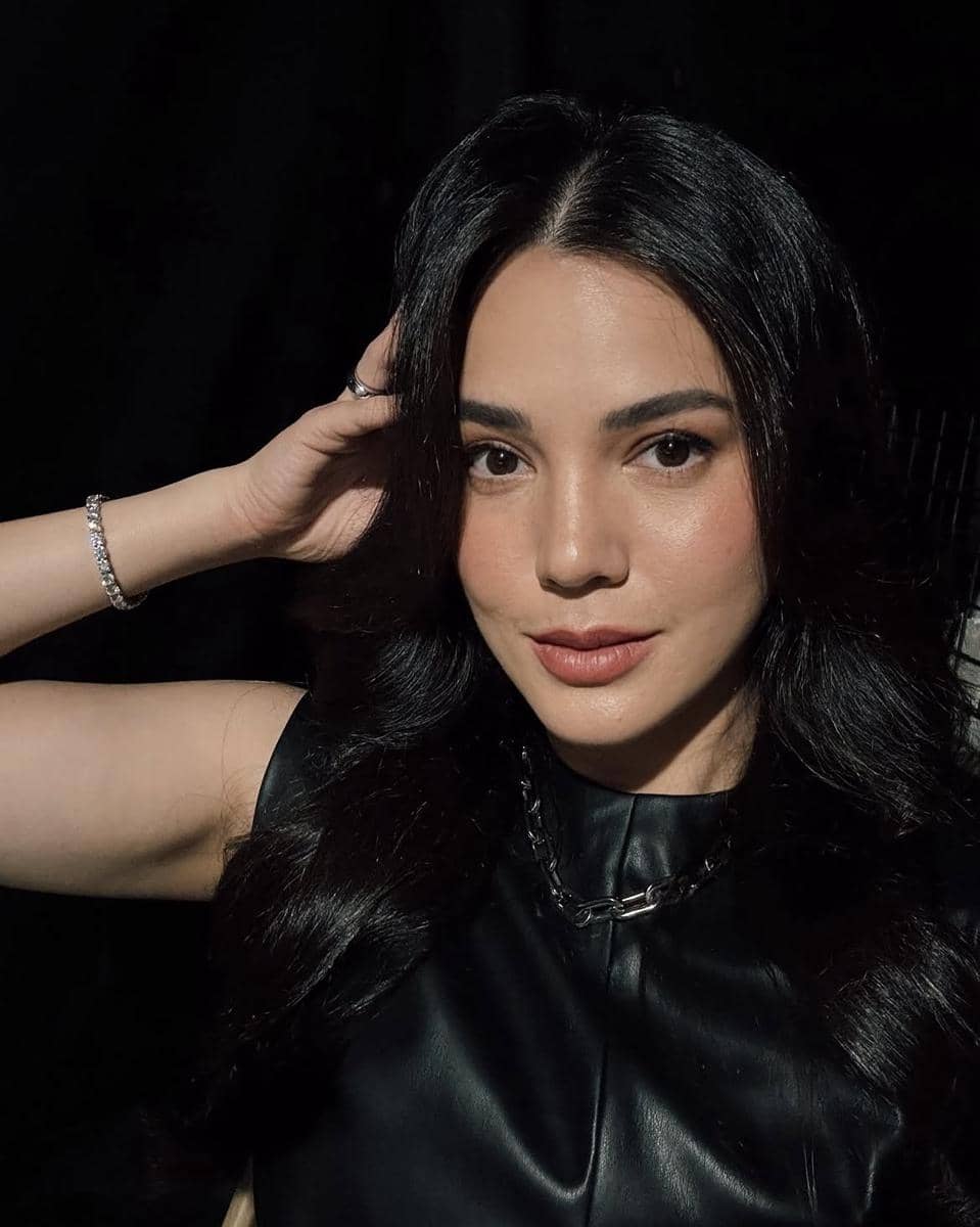 inspirasi makeup buat acara formal ala Alice Norin