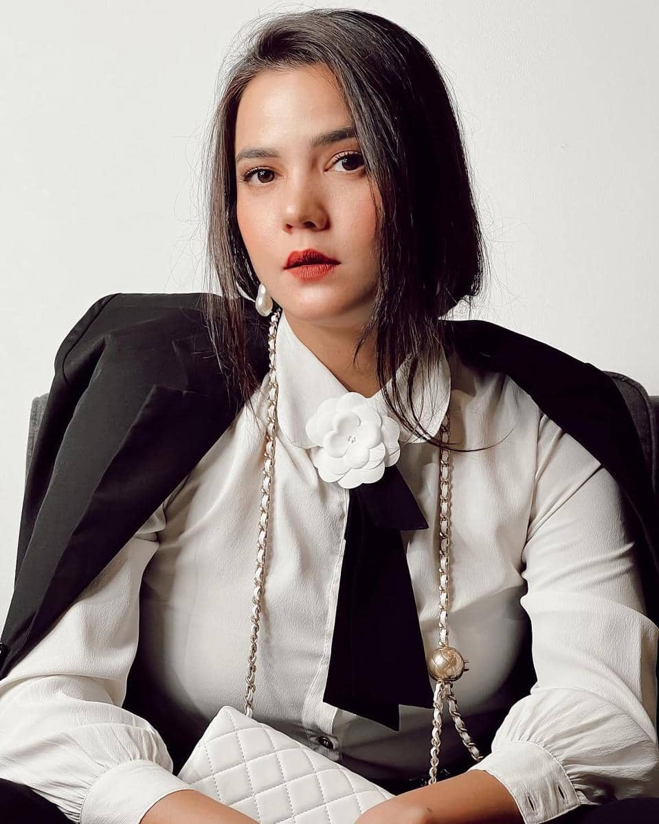 inspirasi makeup buat acara formal ala Alice Norin