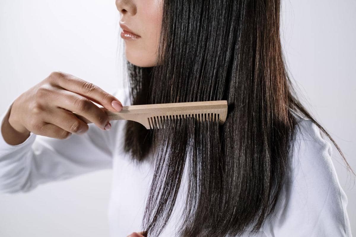 illustrasi perawatan rambut cewek yang sederhana