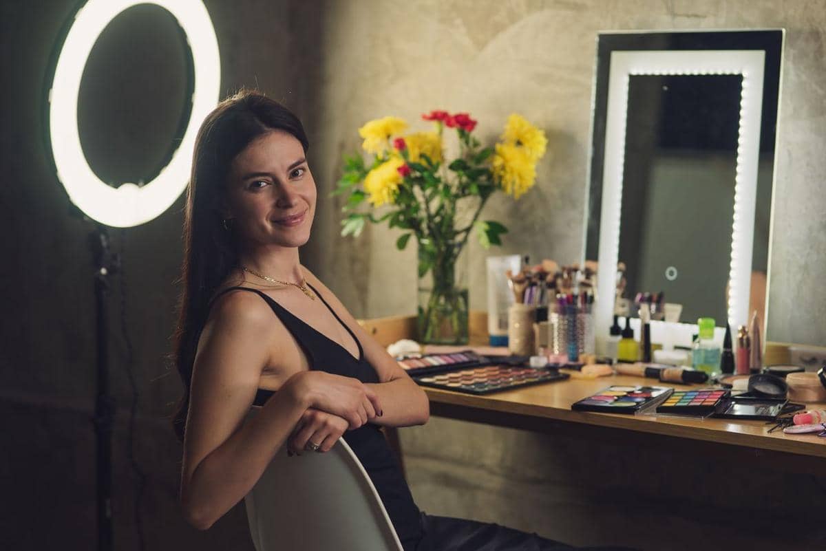 Glow Up Tanpa Boncos, 5 Tips Lazymaxxing buat Cewek yang Mageran