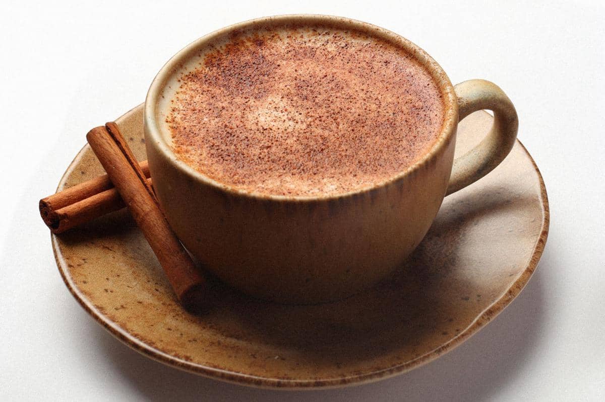Resep Kopi Susu Gula Aren Kayu Manis Hangat, Harumnya Menenangkan!