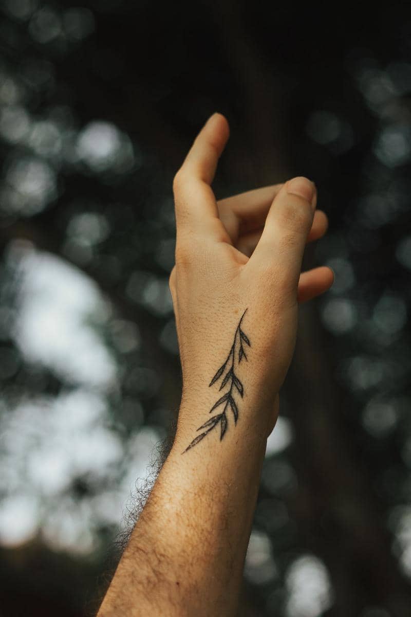tato simpel di tangan cowok