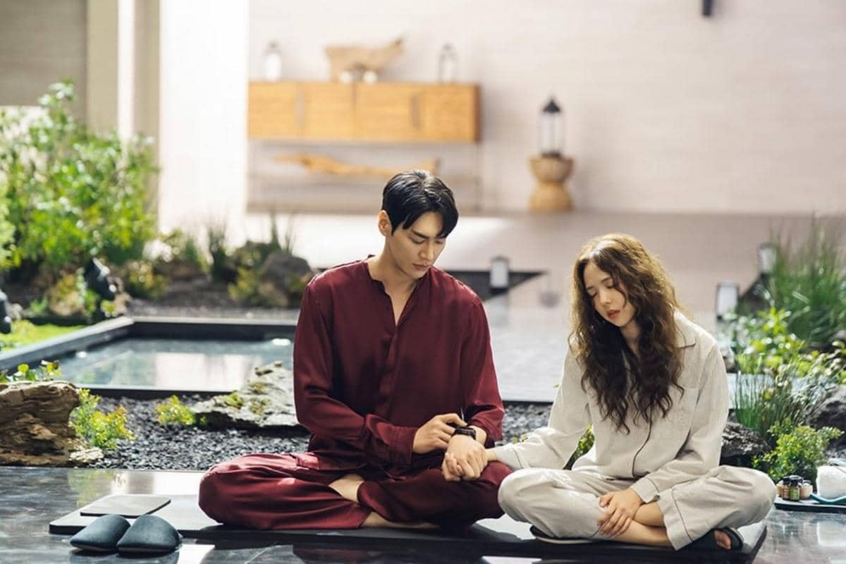 Still cut serial Netflix Take Charge of My Heart yang memperlihatkan salah satu adegan dalam produksi tersebut.