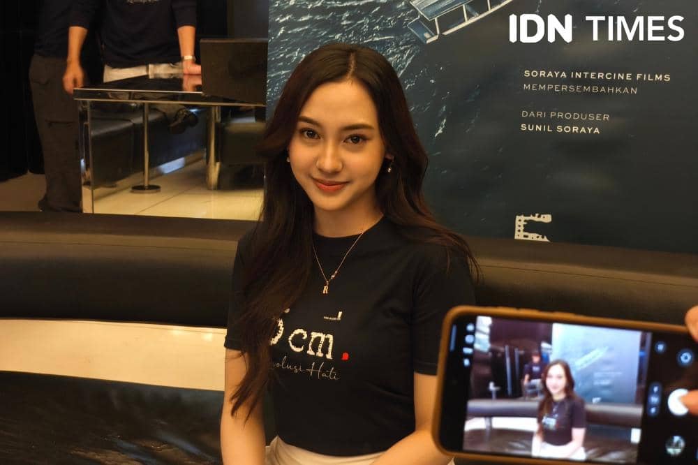 Potret Rachel Aseelah saat doorstop usai film 5cm Revolusi Hati di Jakarta, Selasa (22/9/2026) (IDN Times/Juan Dwi)
