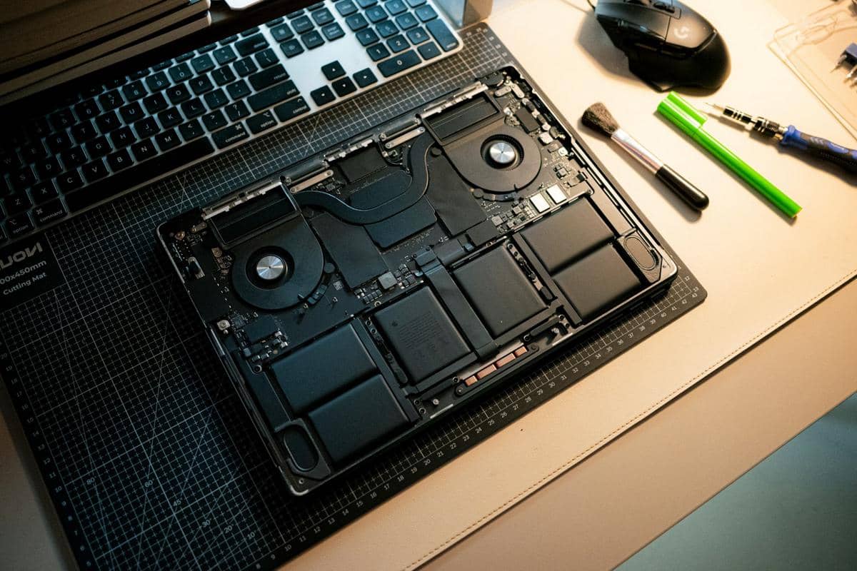 ilustrasi internal laptop