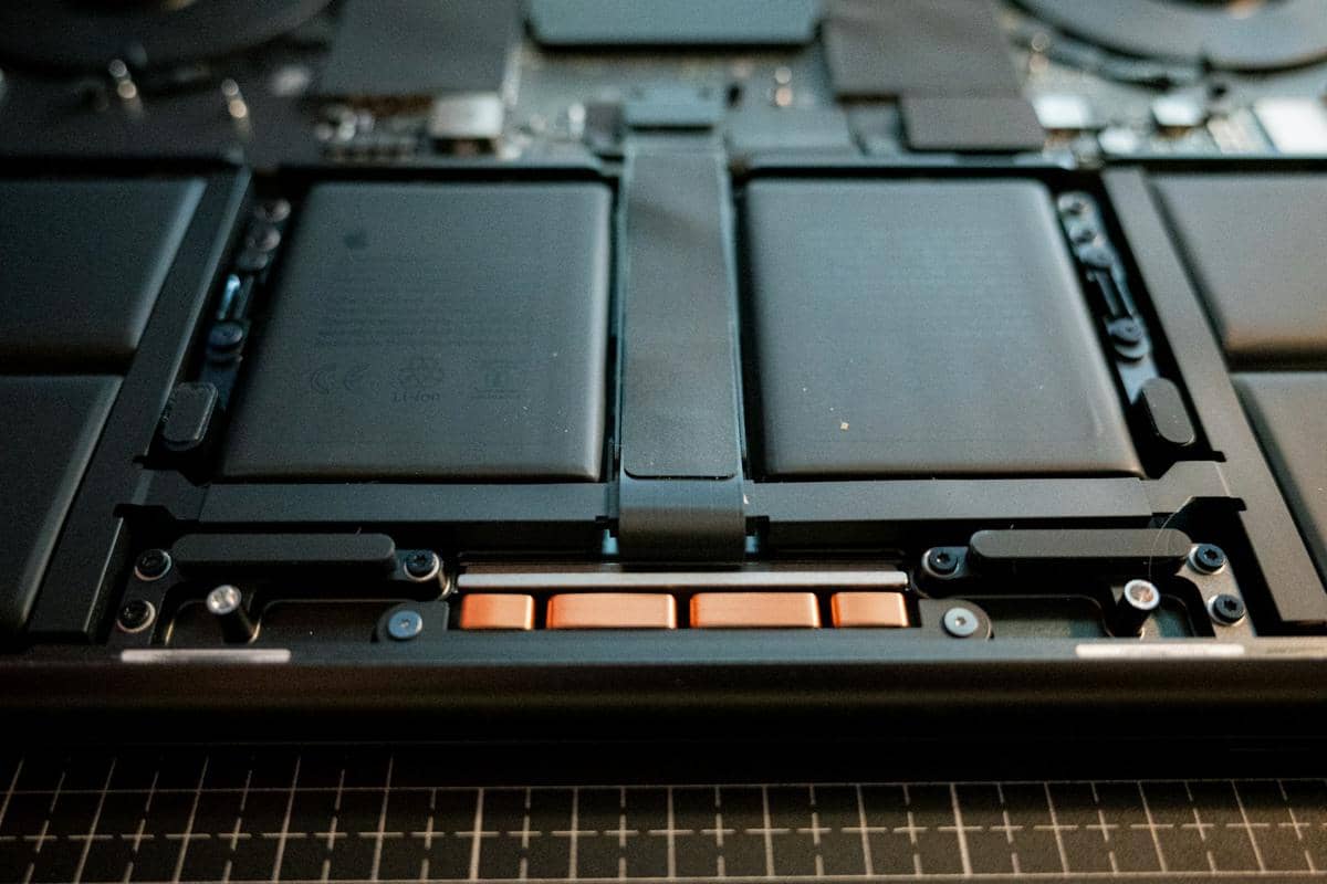 ilustrasi baterai laptop