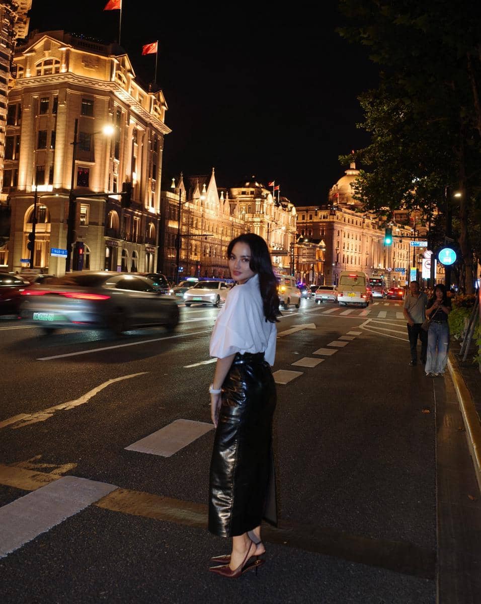 Ririn Ekawati jalan-jalan Malam di Shanghai