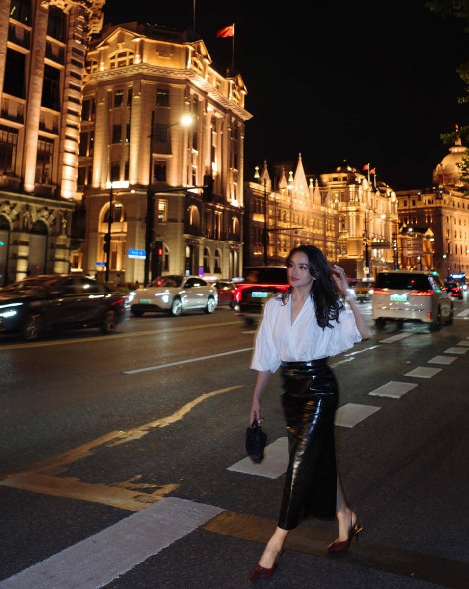Ririn Ekawati jalan-jalan Malam di Shanghai