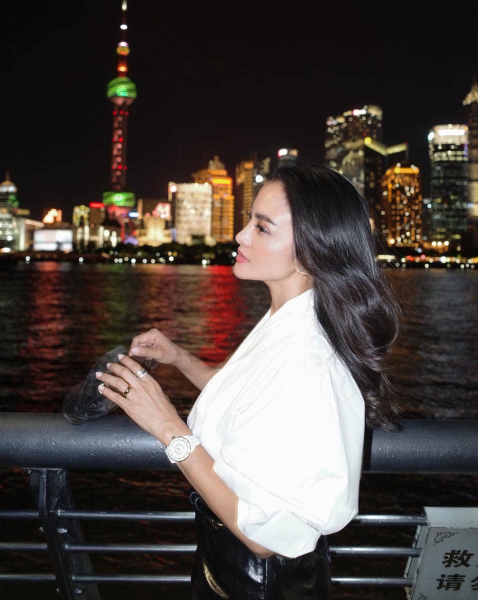 Ririn Ekawati jalan-jalan Malam di Shanghai