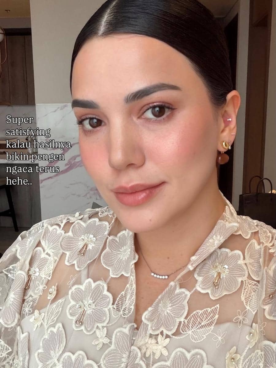 inspirasi makeup buat acara formal ala Alice Norin