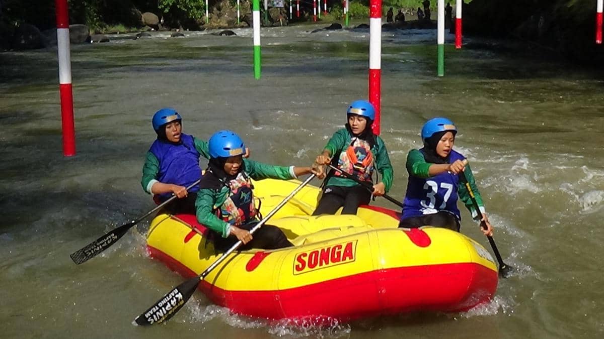 Ilustrasi kegiatan arung jeram terkait Kejuaraan Nasional yang digelar Federasi Arung Jeram Indonesia (FAJI).