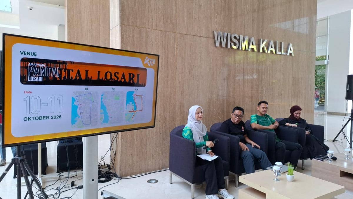 Strategic Marketing & Customer Experience Department Head KALLA, Yessi Reski Mulia (kanan), Ketua Panitia Kalla 10K 2026, Imam Asy’ari Mukht