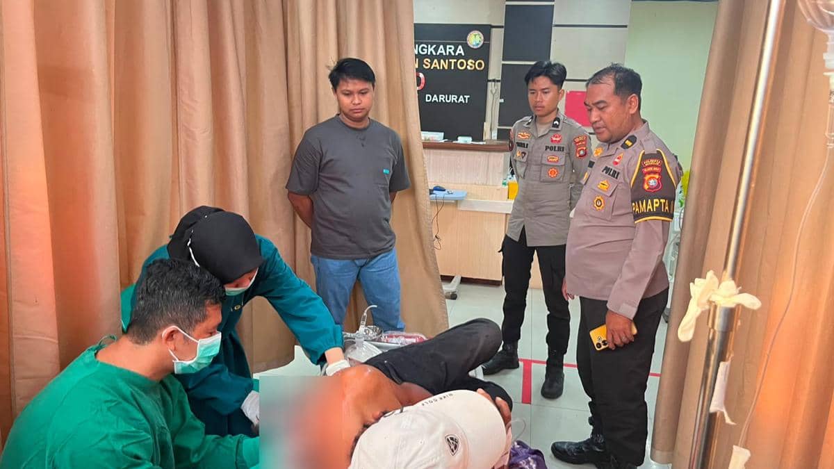 Seorang petugas SPBU di Kabupaten Mamuju, Sulawesi Barat, dilarikan ke rumah sakit akibat dibacok sopir truk. (Dok. Istimewa)