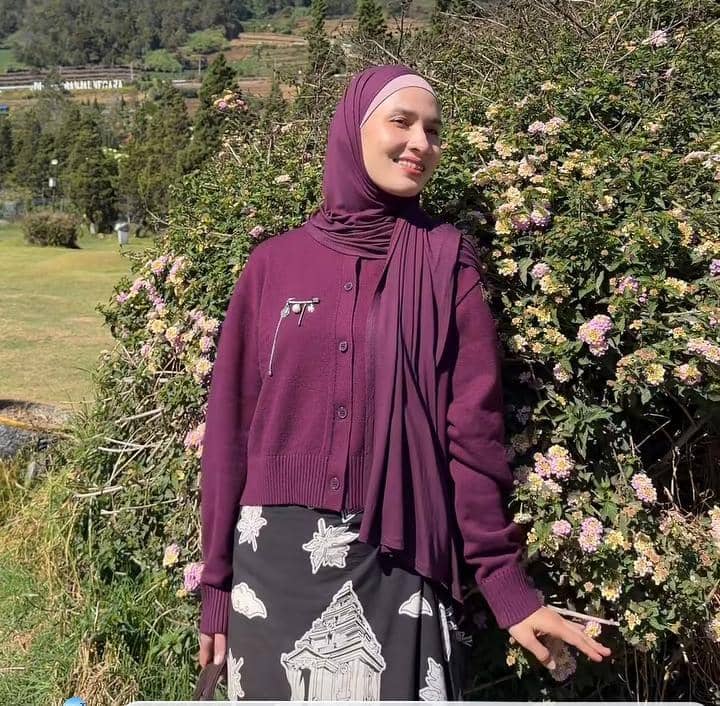 keluarga Dwi Handayani jalan-jalan ke Candi Arjuna