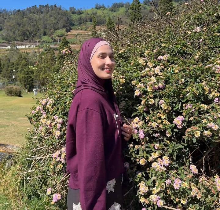 keluarga Dwi Handayani jalan-jalan ke Candi Arjuna