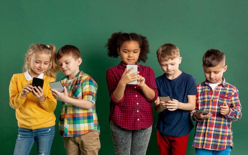 Mantan Bos Google Ungkap Bahaya AI buat Anak, Lebih Buruk dari Medsos