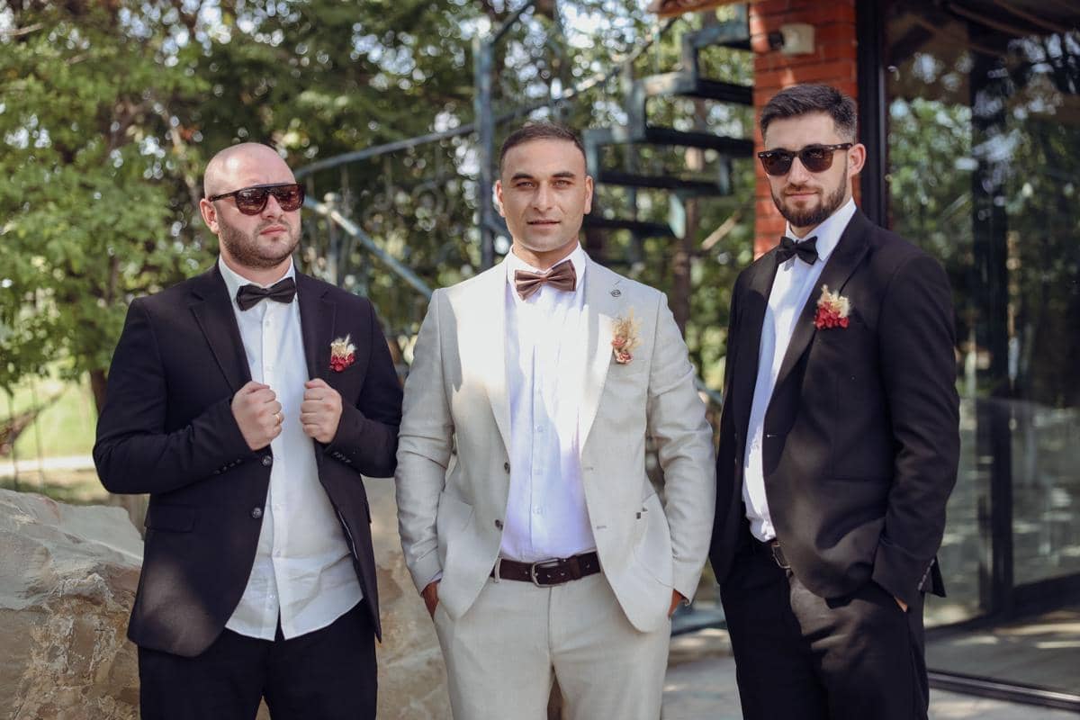 5 Perbedaan Groomsmen dan Best Man dalam Pernikahan