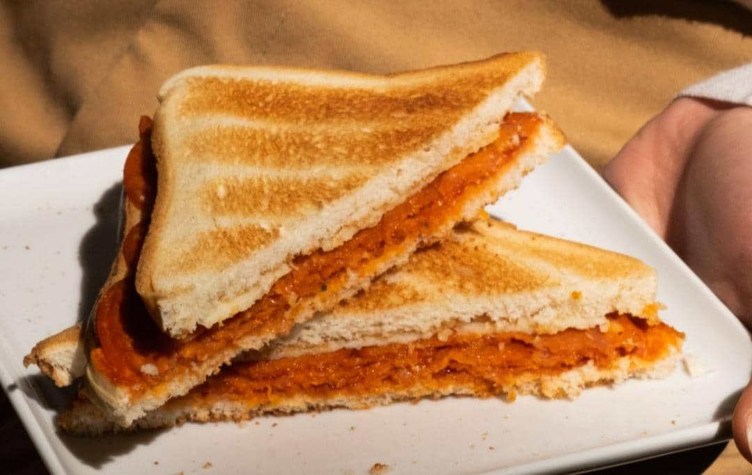 ilustrasi roti bakar isi ragout