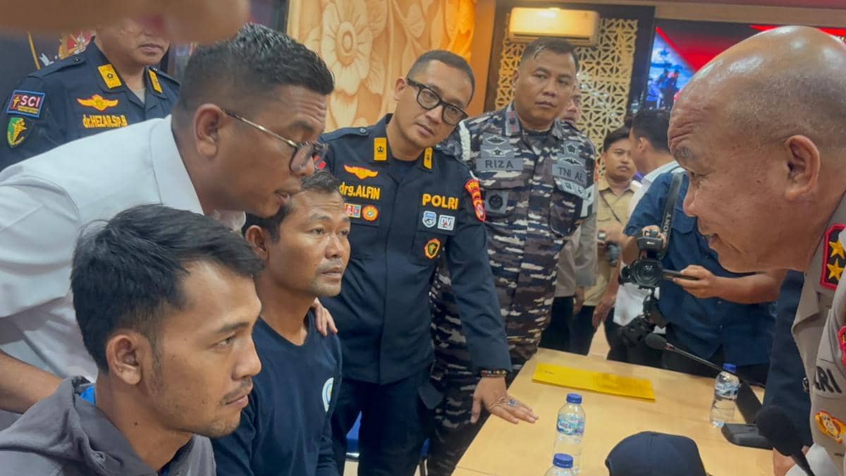 Keluarga bersama Kapolda dan Gubernur di Mapolda Banten saat menyampaikan hasil tes DNA (Dok. Khaerul Anwar)