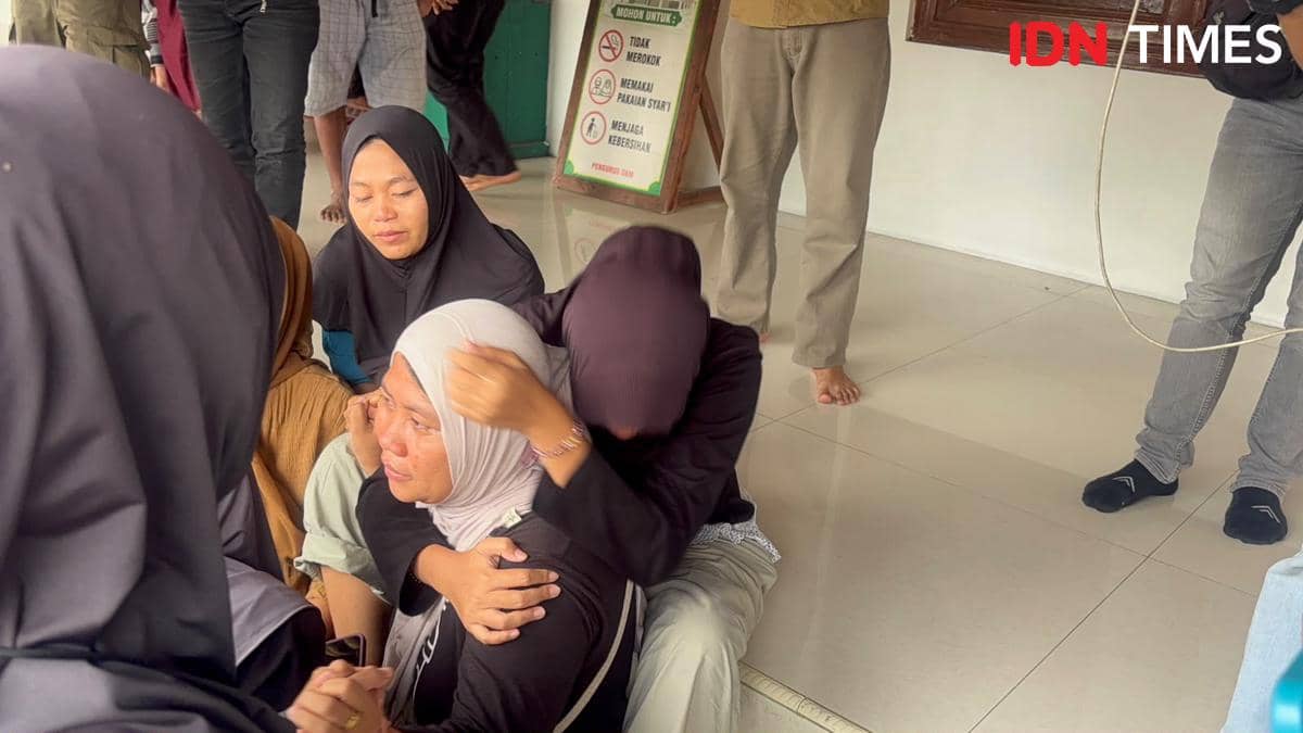 Keluarga menangis histeris sambut jenazah (Dok. Khaerul Anwar)