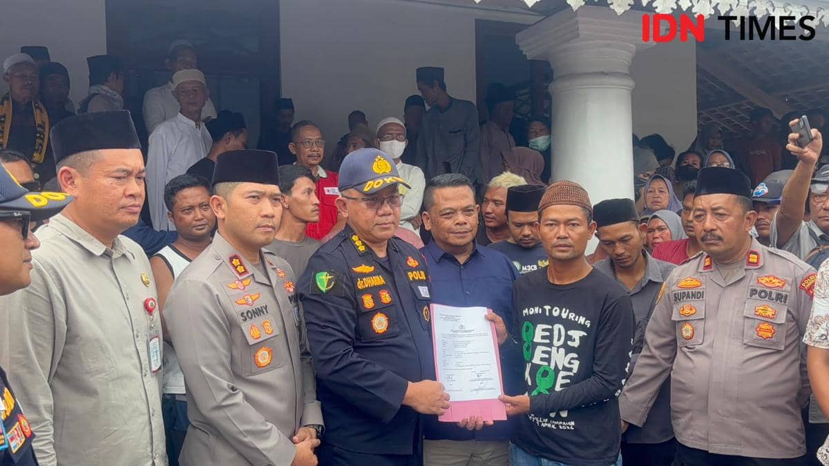 Prosesi pemakaman Surakman, ABK Arupadhatu 1 (Dok. Khaerul Anwar)