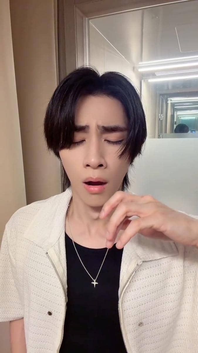 Xiaojun WayV bikin konten TikTok pakai sound Rindu Semalam - Titi Kamal