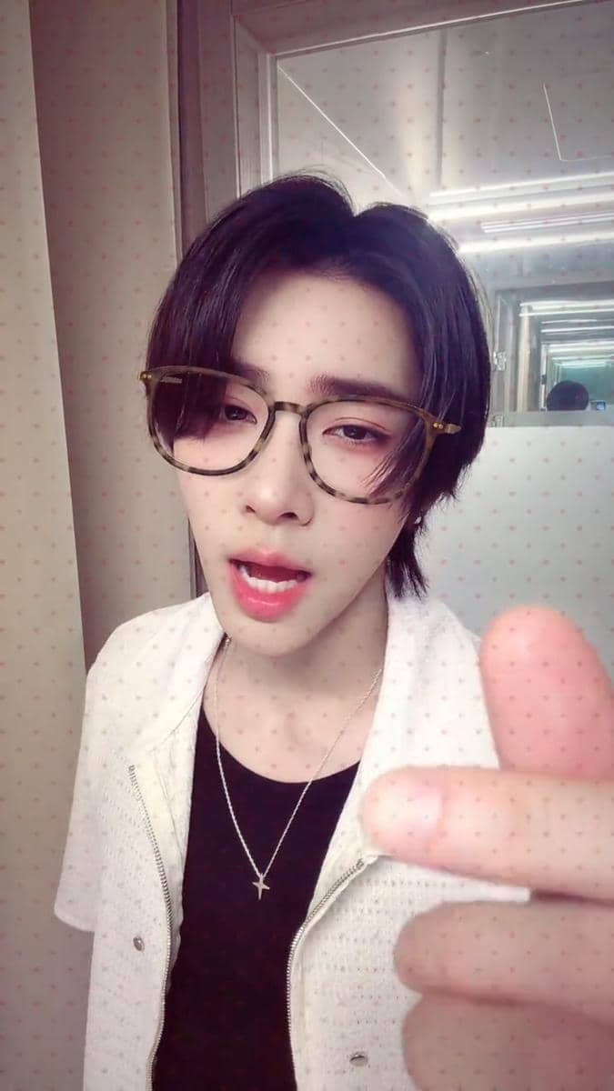 Xiaojun WayV bikin konten TikTok pakai sound Rindu Semalam - Titi Kamal