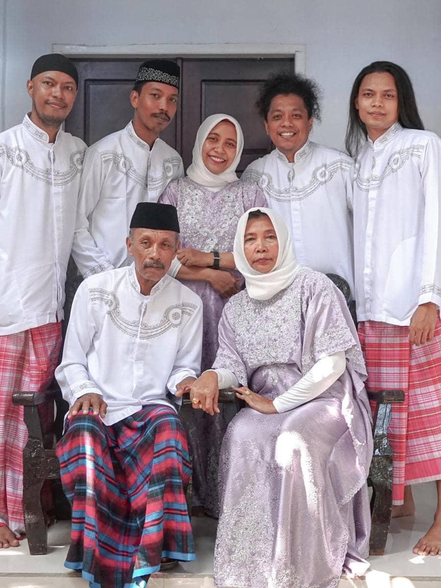 Arie Kriting bersama adiknya dalam unggahan kenangan di Instagram yang dibagikan setelah sang adik berpulang.