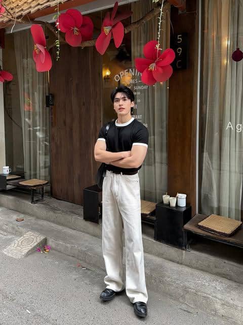 Gaya Clean Outfit ala Viet Khanh