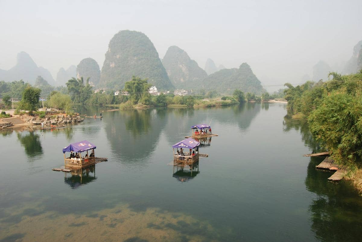 ilustrasi wisata di Yangshou, China