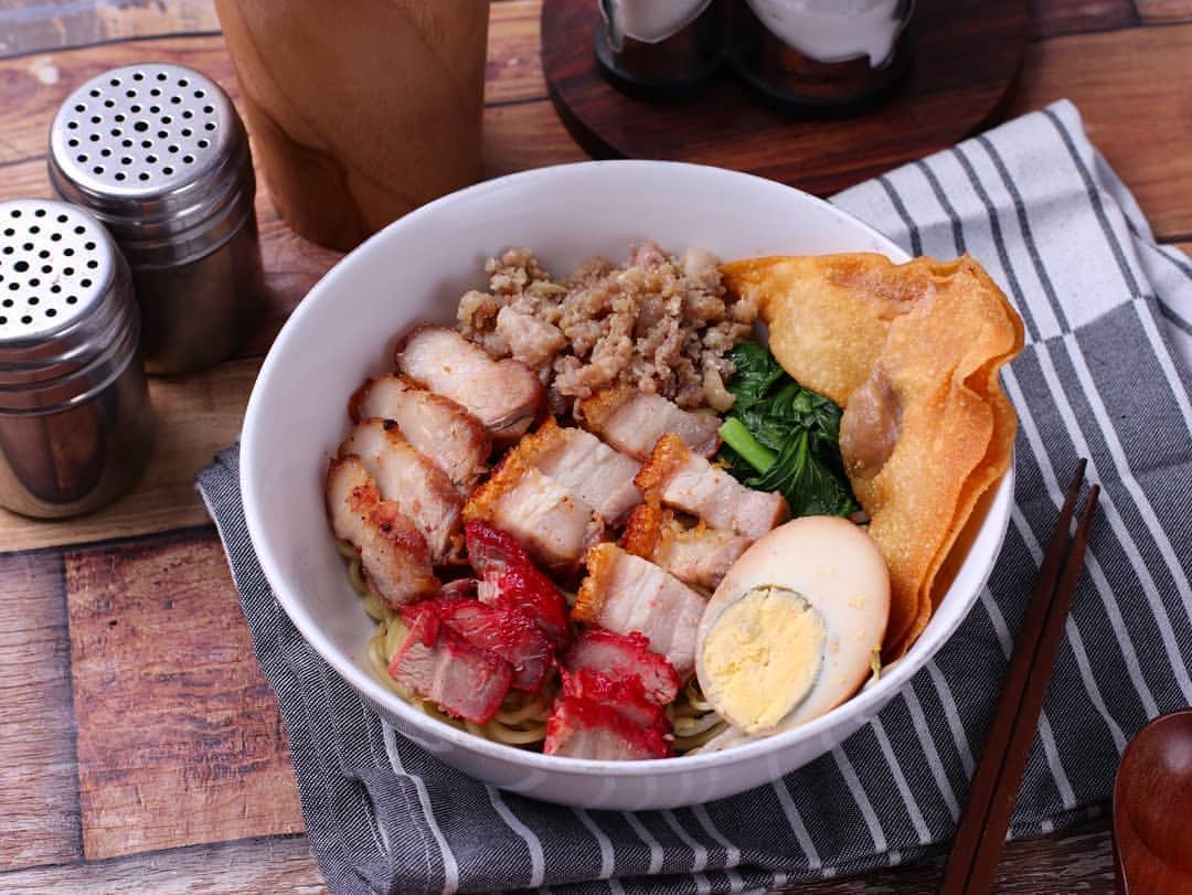 Bakmi Special Komplit di 69 Mie Tarik Medan