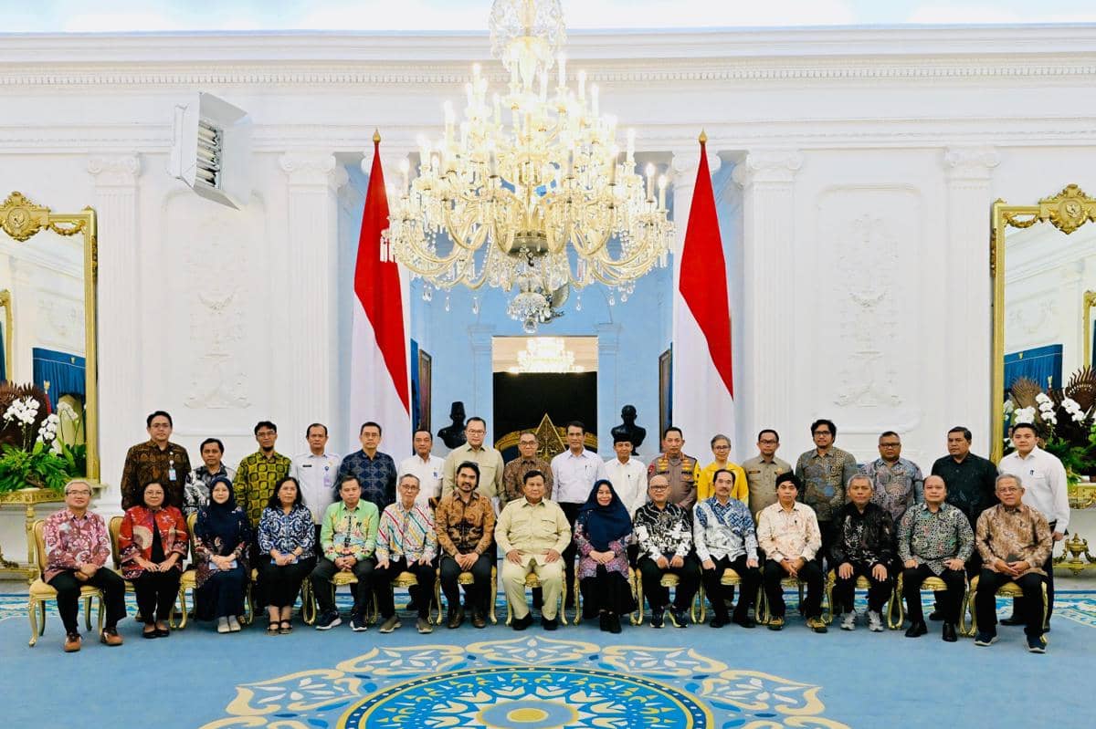 Presiden Prabowo Subianto mengadakan pertemuan dengan sejumlah akademisi dan pakar di Istana Merdeka, Jakarta, Kamis (24/9/2026) (dok. Sekre