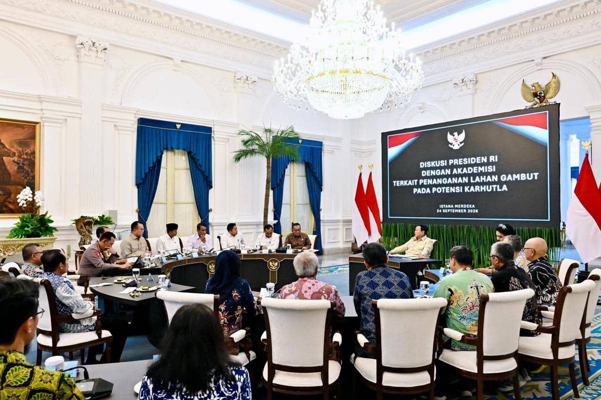 Presiden Prabowo Subianto mengadakan pertemuan dengan sejumlah akademisi dan pakar di Istana Merdeka, Jakarta, Kamis (24/9/2026) (dok. Sekre