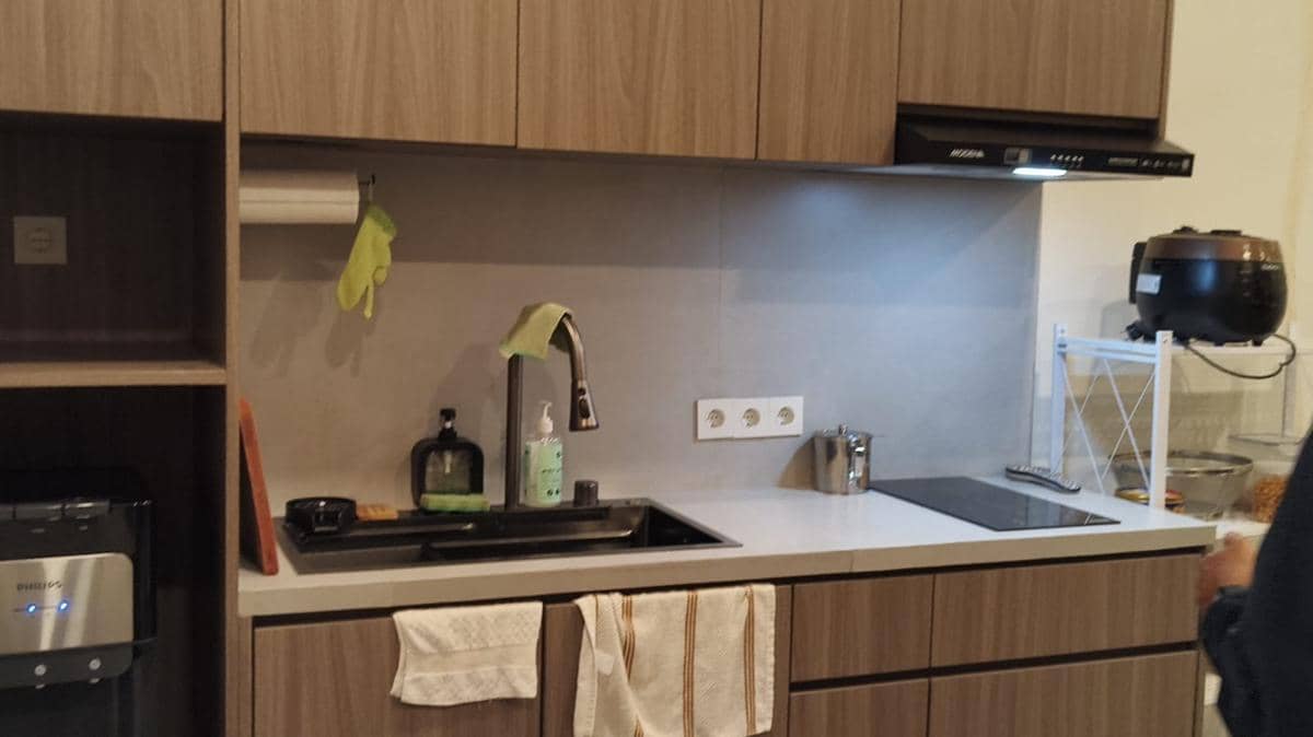 Fasilitas dapur di dalam rumah dinas Lapas IIA Cibinong, Bogor, untuk menunjang kebutuhan memasak penghuni.