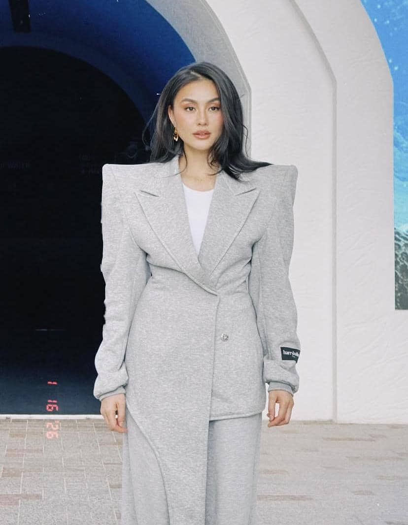 Potret Agnez Mo dalam unggahan akun Instagram @agnezmo, dengan fokus pada wajah dan penampilannya.