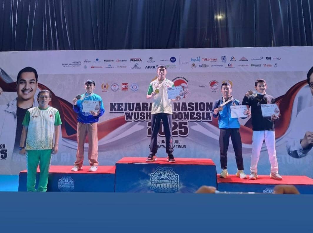 Fereddy Sinaga di podium Kejurnas Wushu 2025