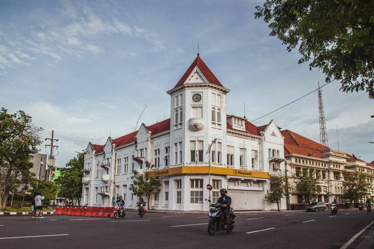 ilustrasi suasana Kota Surabaya