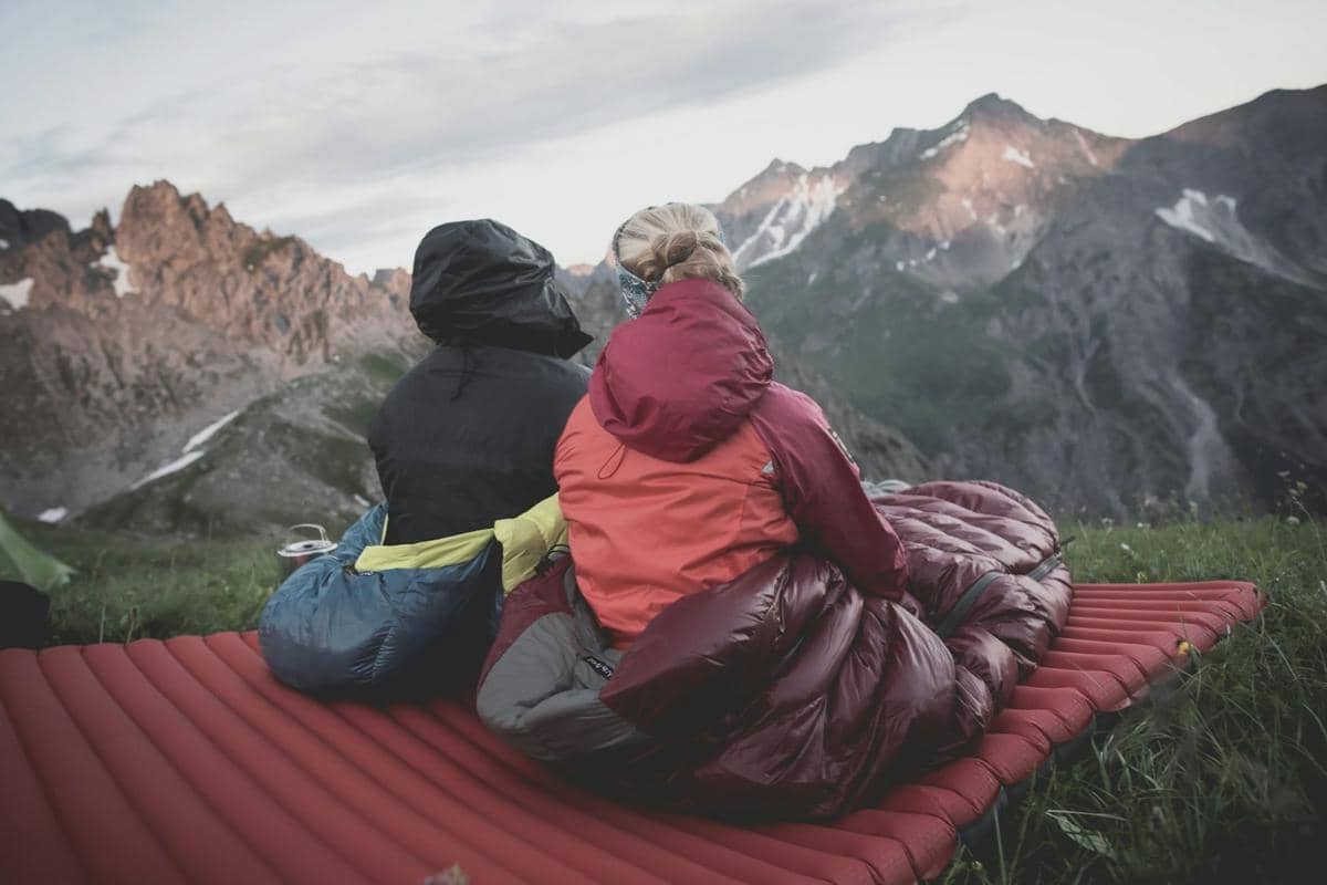 4 Jenis Bahan Sleeping Bag Terbaik agar Camping Makin Nyaman