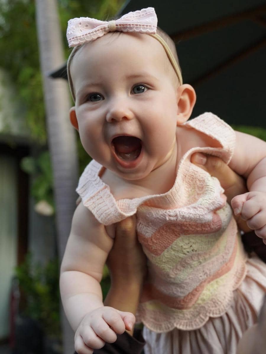 Detail Baju Baby Kaia Rayakan 8 Bulan Usianya, Lengkap dengan Harga!