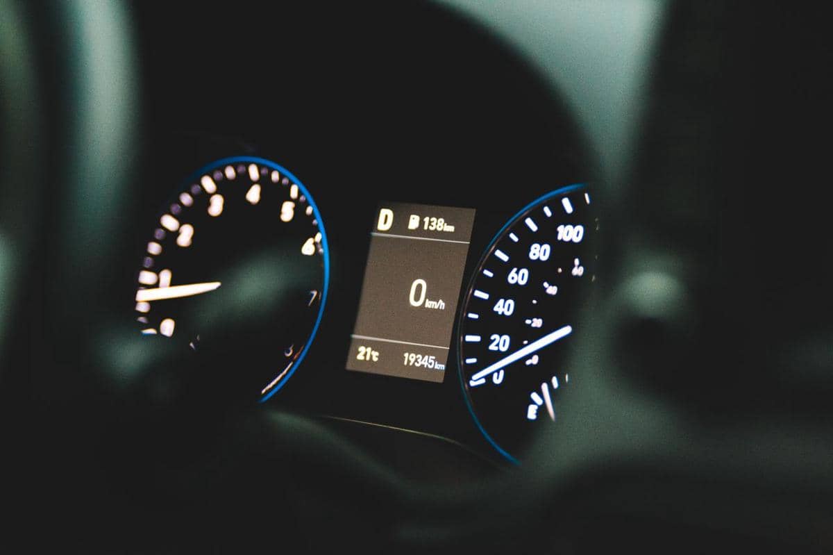 ilustrasi odometer mobil
