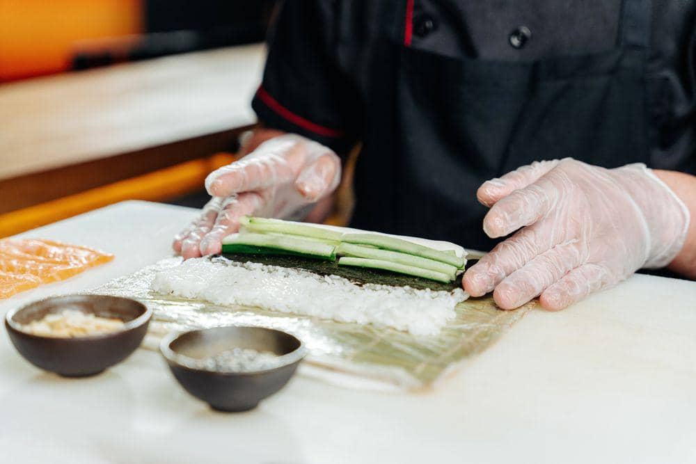 ilustrasi menyusun isian kimbap