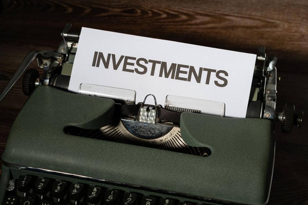 Ilustrasi bertema investasi yang digunakan untuk menggambarkan perencanaan keuangan dan pengelolaan aset.