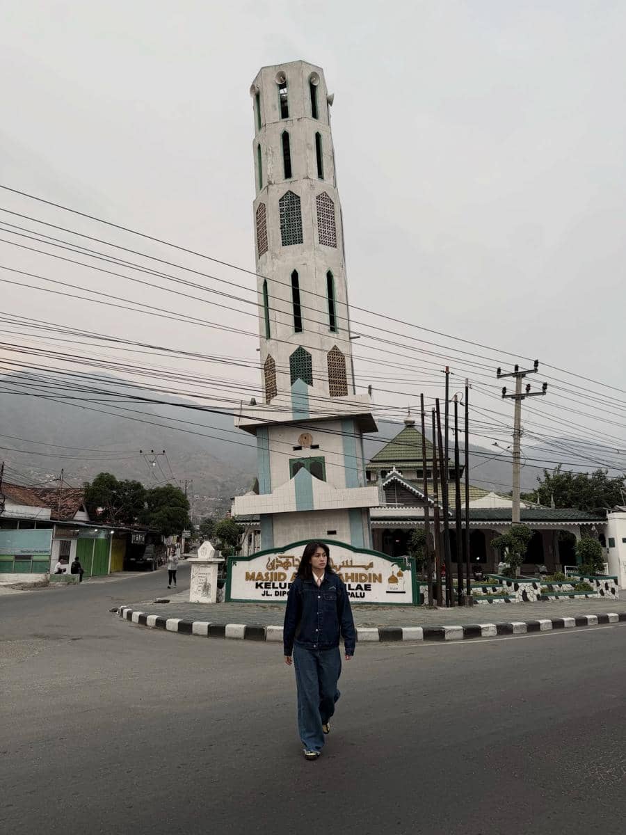 Sintya Marisca menikmati liburan di Kota Palu